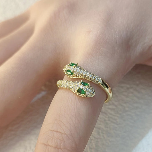 Europe And The United States Light Luxury Green Eye Snake Inlaid Zircon Design A Cold Design Open Finger Ring Ring Wholesale